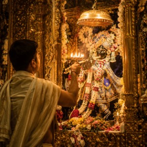 Nishit Kaal Krishna Janm First Aarti